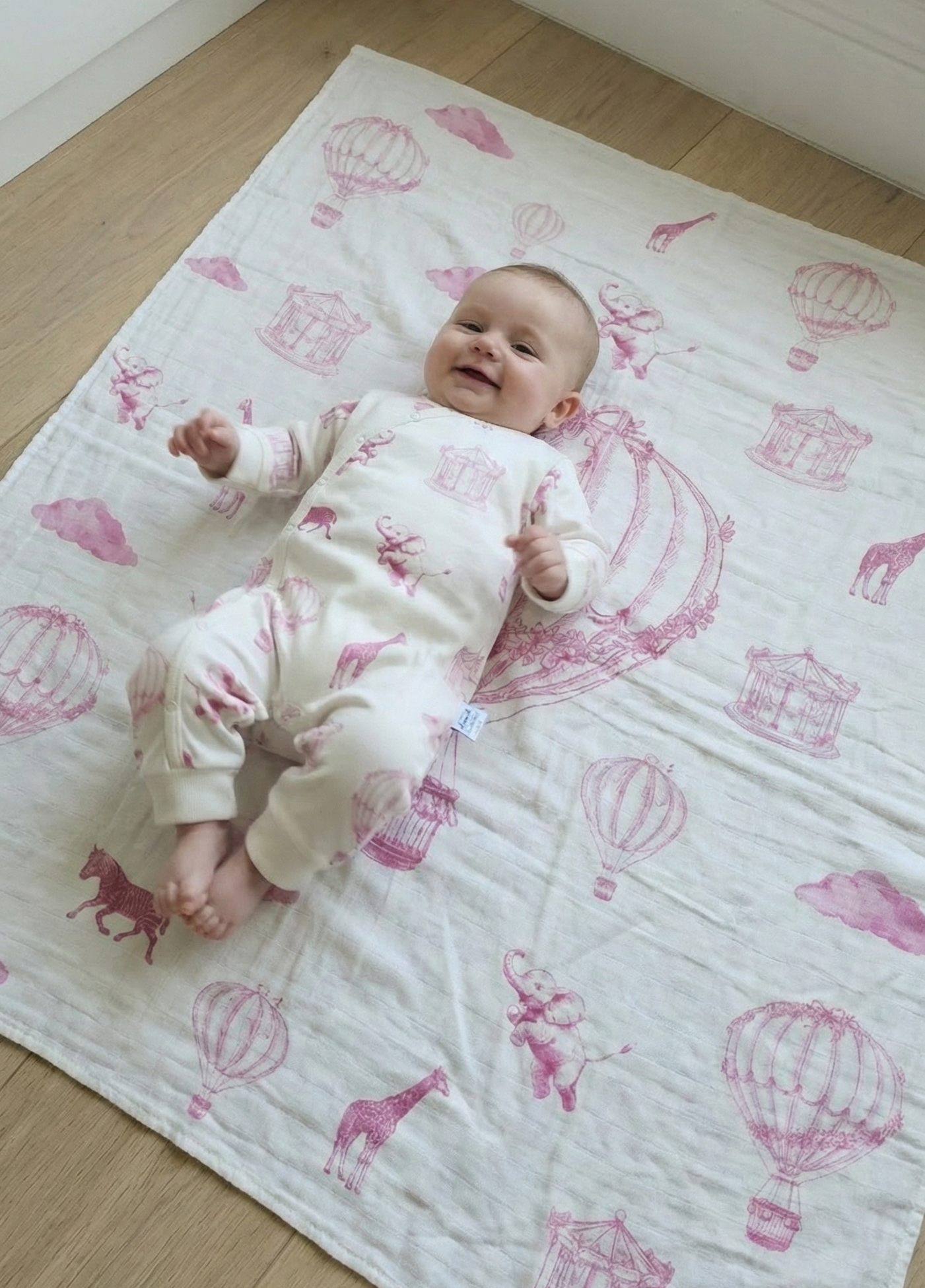 Hot Air Balloon & Animal Friends Muslin Blanket 90x110cm